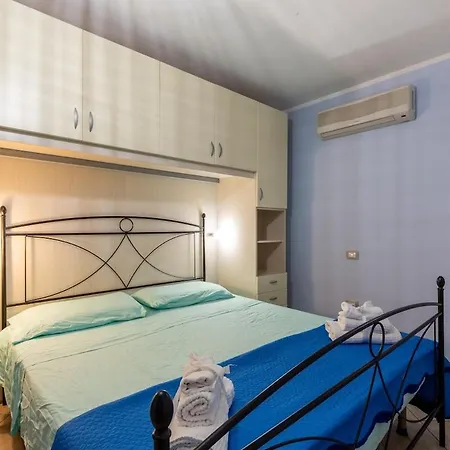 Capo Blu House With Sea View بيت للعطل