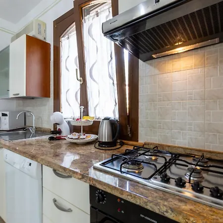 Capo Blu House With Sea View بيت للعطل